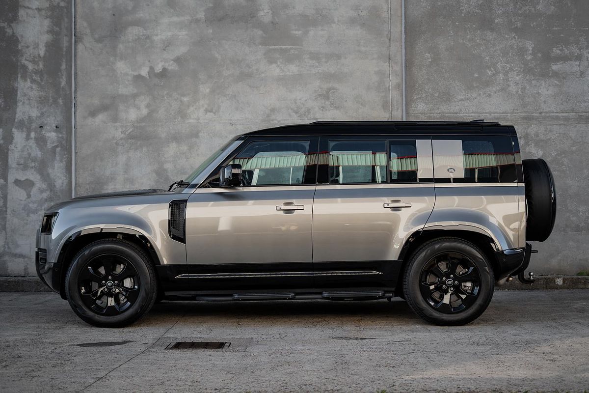 2024 Land Rover Defender 110 P400 X-Dynamic SE L663