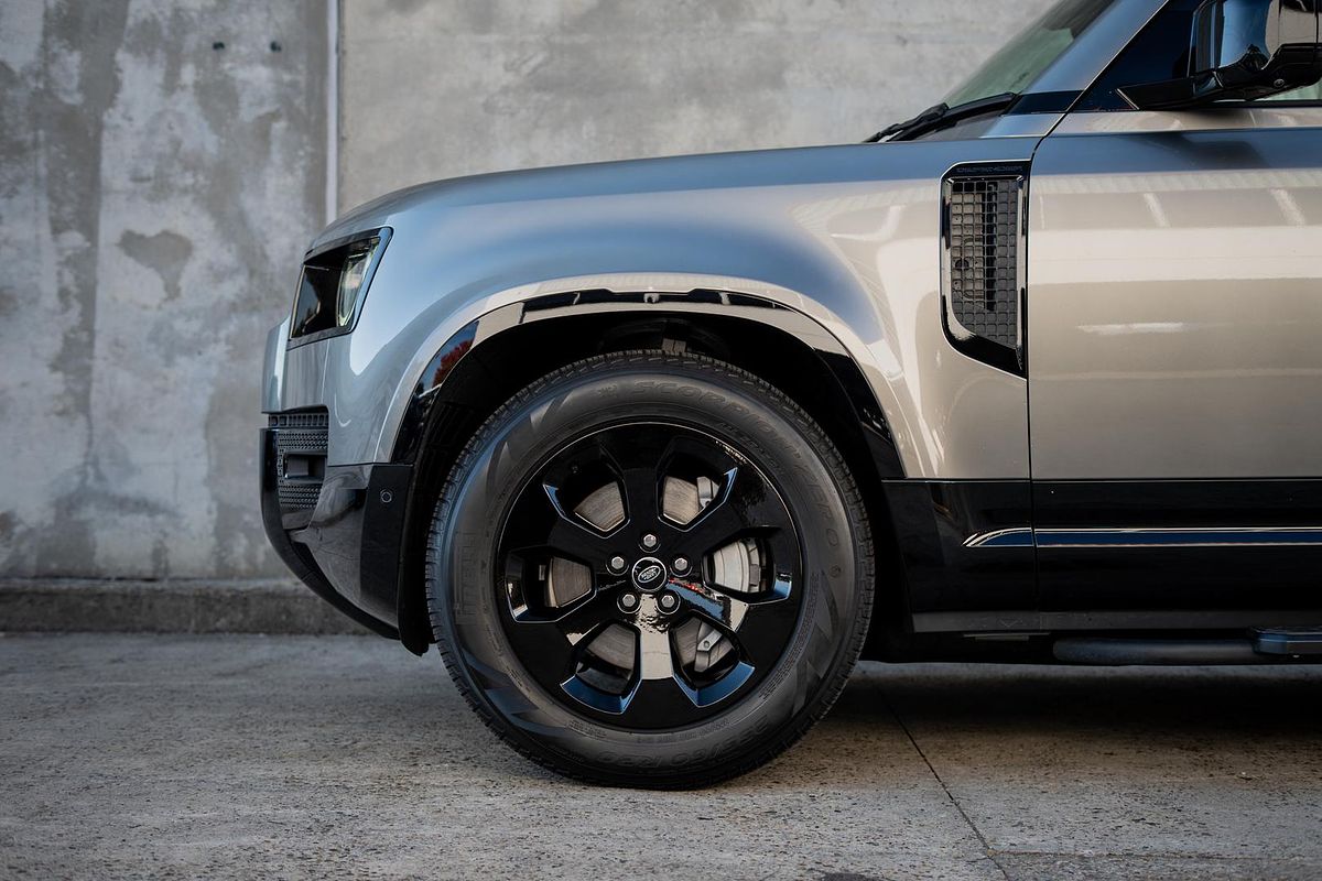 2024 Land Rover Defender 110 P400 X-Dynamic SE L663
