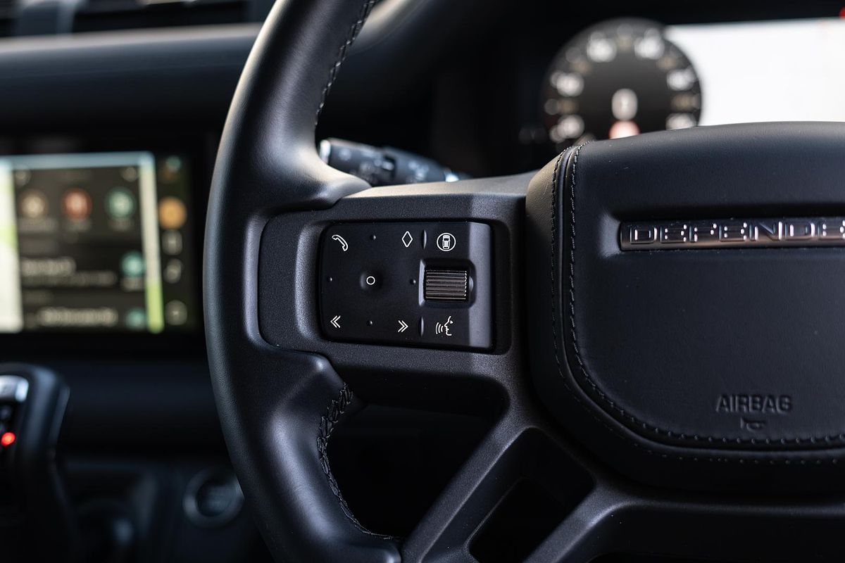 2024 Land Rover Defender 110 P400 X-Dynamic SE L663