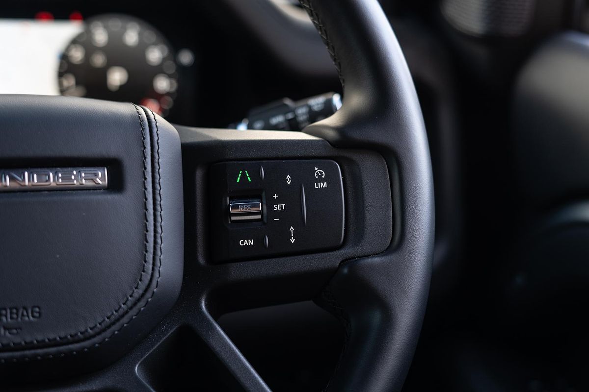 2024 Land Rover Defender 110 P400 X-Dynamic SE L663