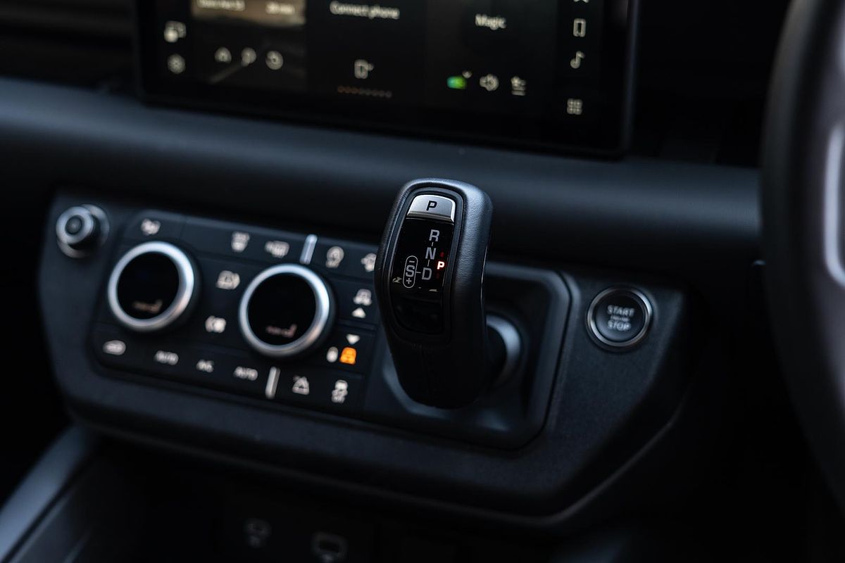2024 Land Rover Defender 110 P400 X-Dynamic SE L663