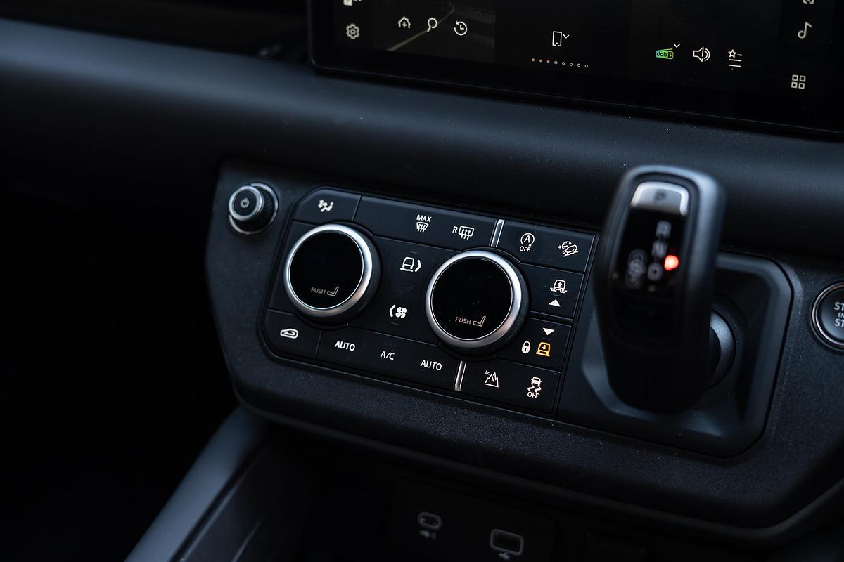 2024 Land Rover Defender 110 P400 X-Dynamic SE L663