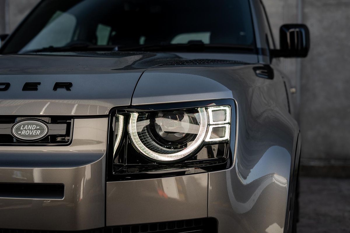 2024 Land Rover Defender 110 P400 X-Dynamic SE L663