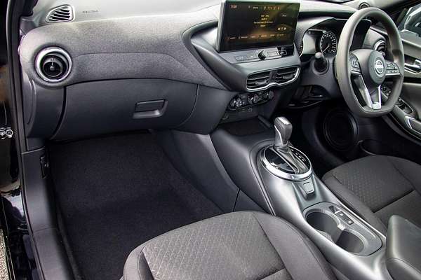 2024 Nissan JUKE ST F16