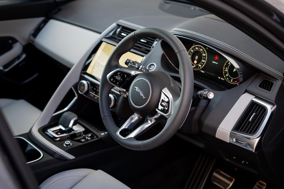 2024 Jaguar E-PACE P250 R-Dynamic SE X540