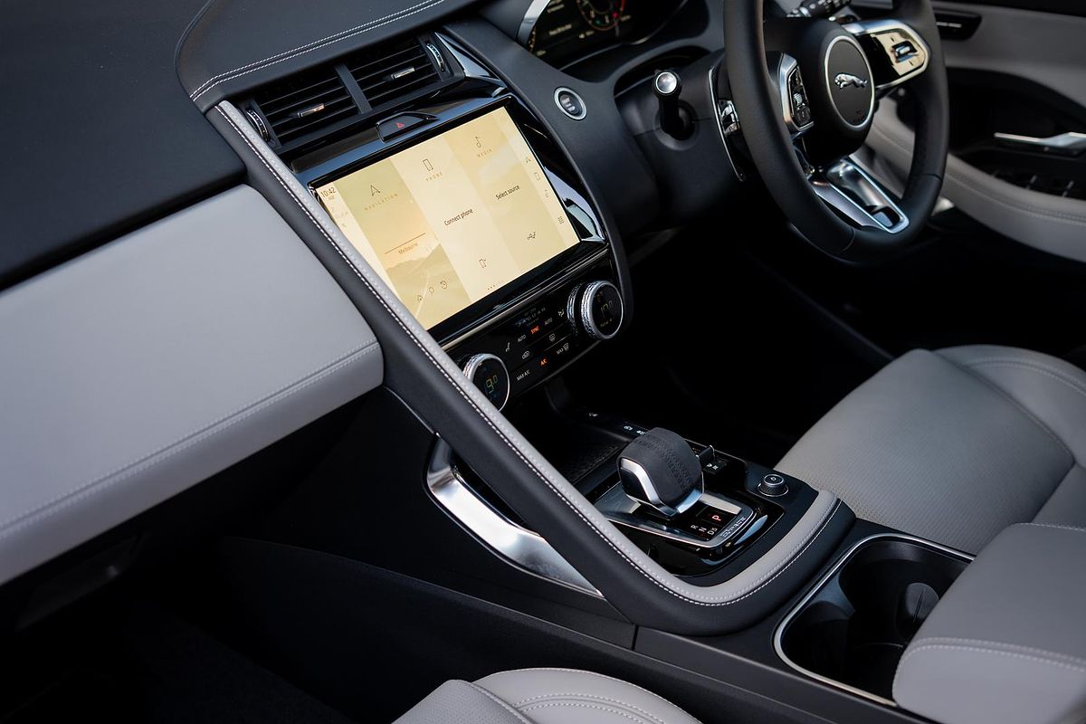 2024 Jaguar E-PACE P250 R-Dynamic SE X540