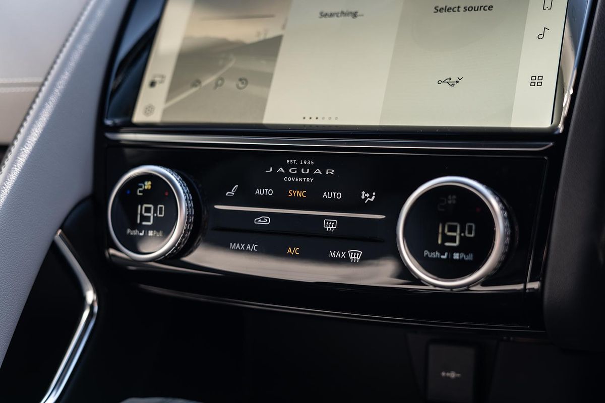 2024 Jaguar E-PACE P250 R-Dynamic SE X540