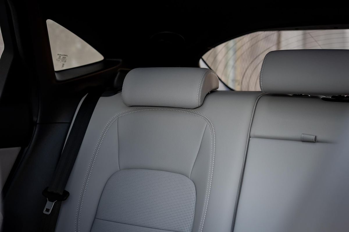 2024 Jaguar E-PACE P250 R-Dynamic SE X540