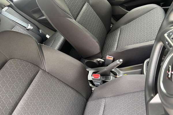 2024 Suzuki Swift Hybrid UZ