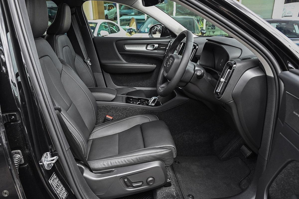 2024 Volvo XC40 Ultra B4 Bright