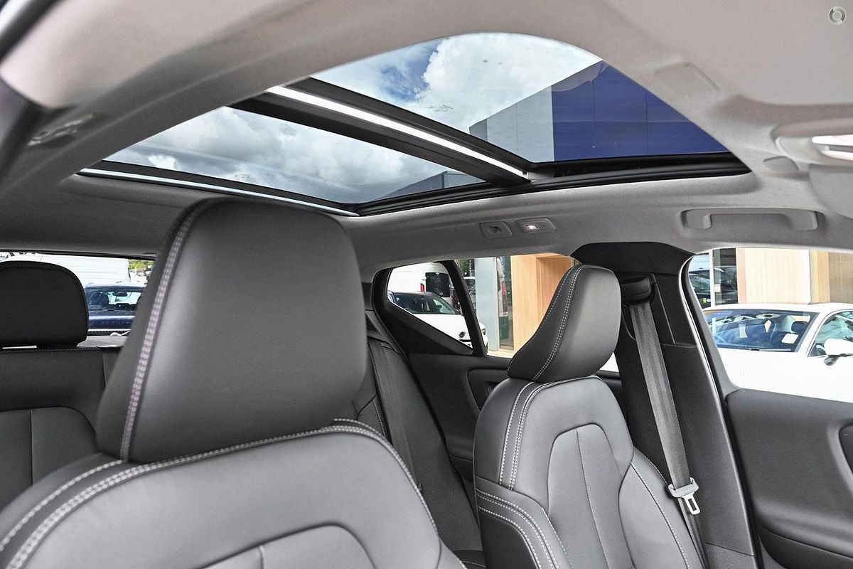 2024 Volvo XC40 Ultra B4 Bright