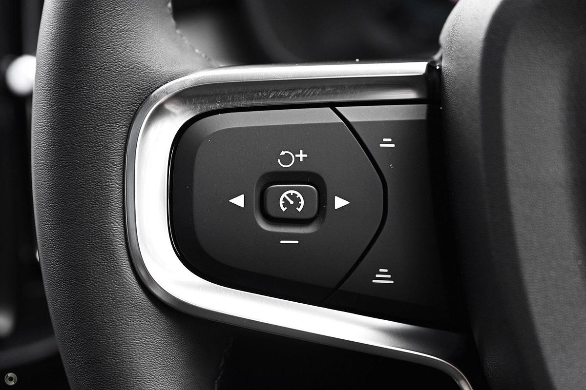 2024 Volvo XC40 Ultra B4 Bright