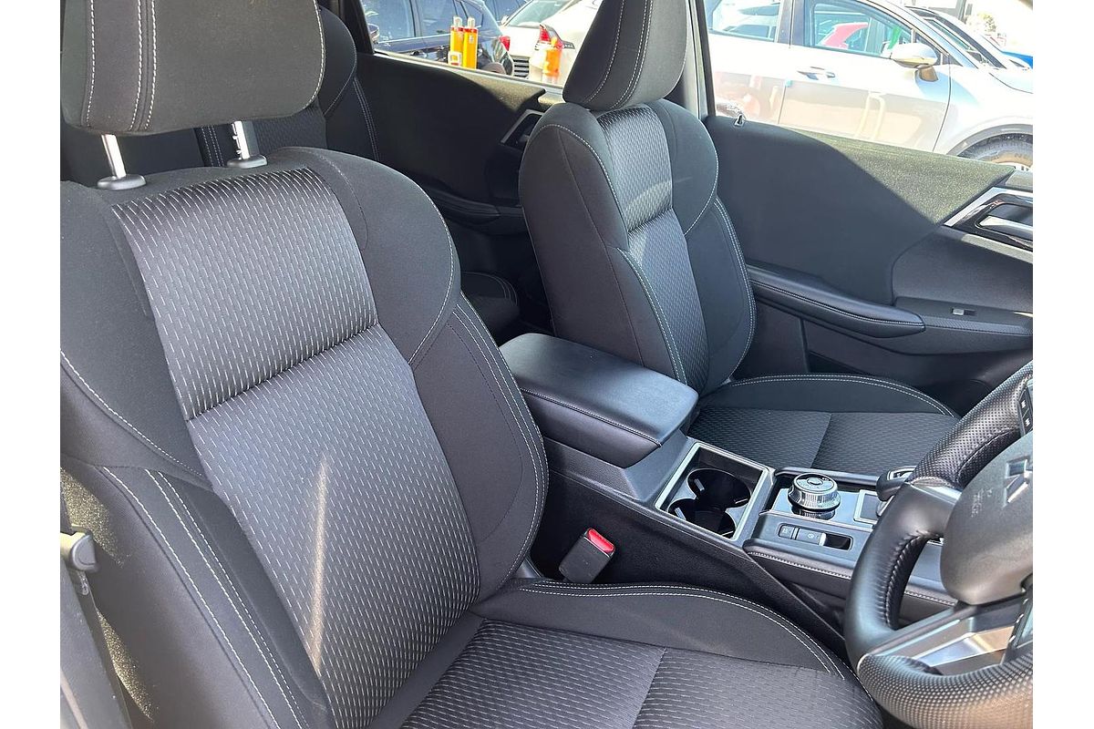 2024 Mitsubishi Outlander LS ZM