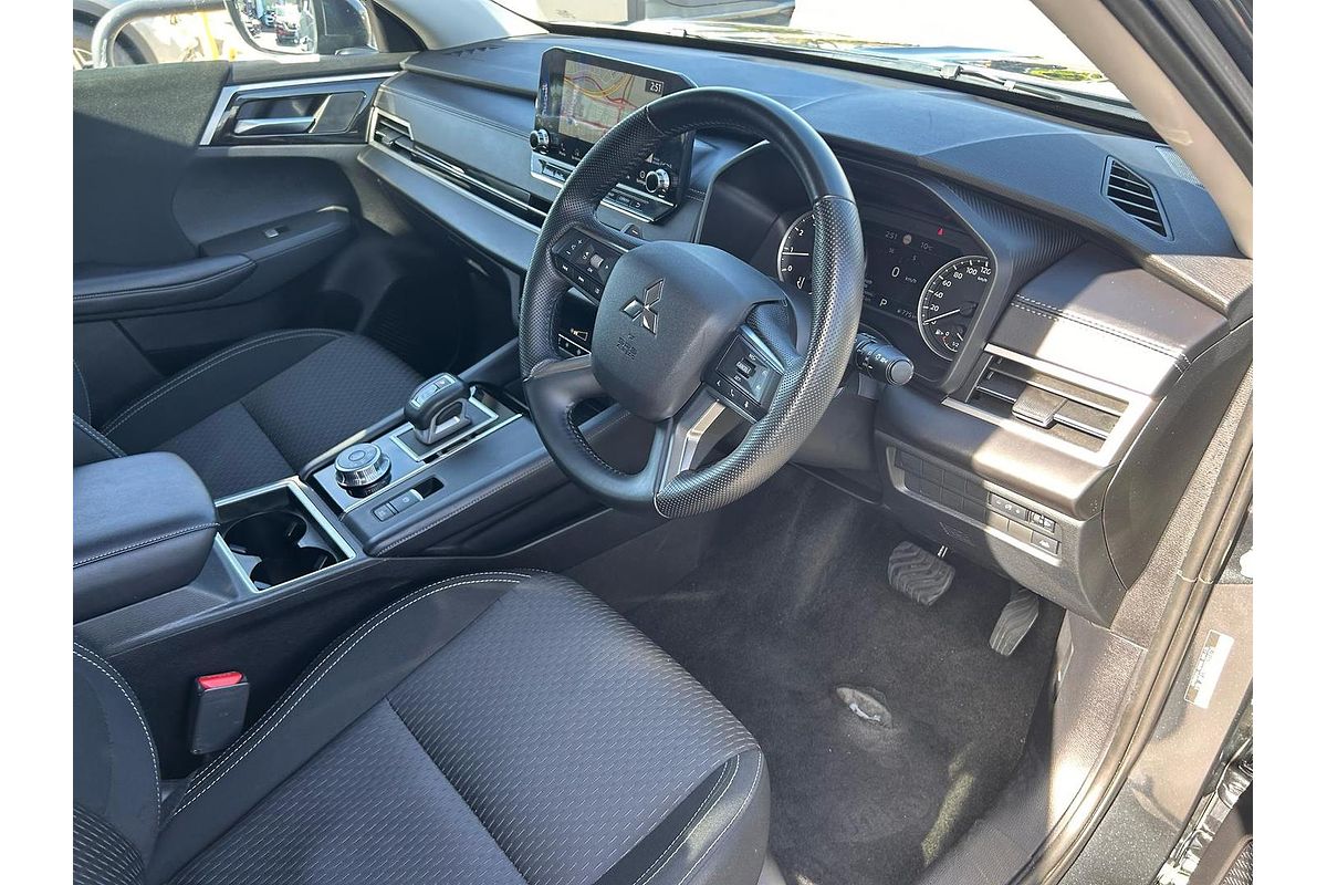 2024 Mitsubishi Outlander LS ZM