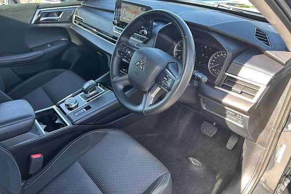 2024 Mitsubishi Outlander LS ZM