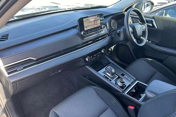 2024 Mitsubishi Outlander LS ZM