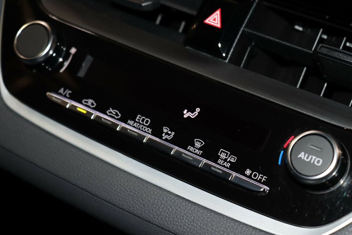 2023 Toyota Corolla SX Hybrid ZWE219R