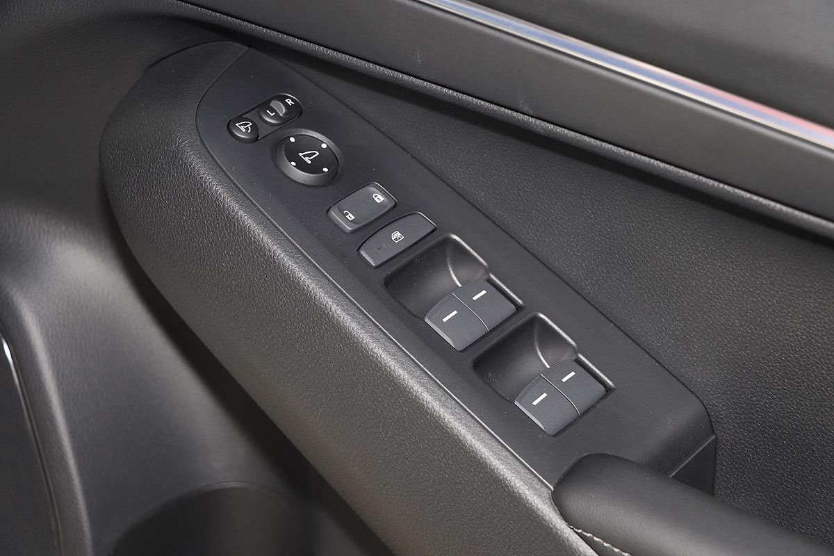 2025 Honda HR-V e:HEV L