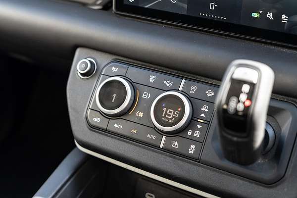 2021 Land Rover Defender 110 D300 HSE L663