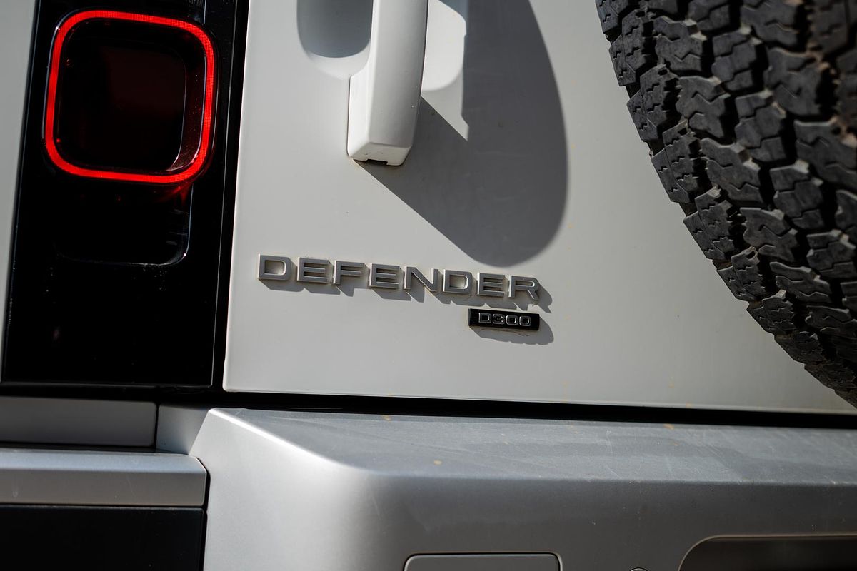 2021 Land Rover Defender 110 D300 HSE L663