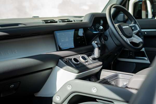2024 Land Rover Defender 90 P400 X-Dynamic SE L663