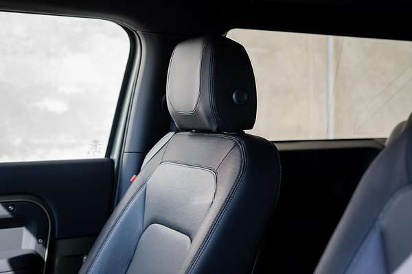 2024 Land Rover Defender 90 P400 X-Dynamic SE L663