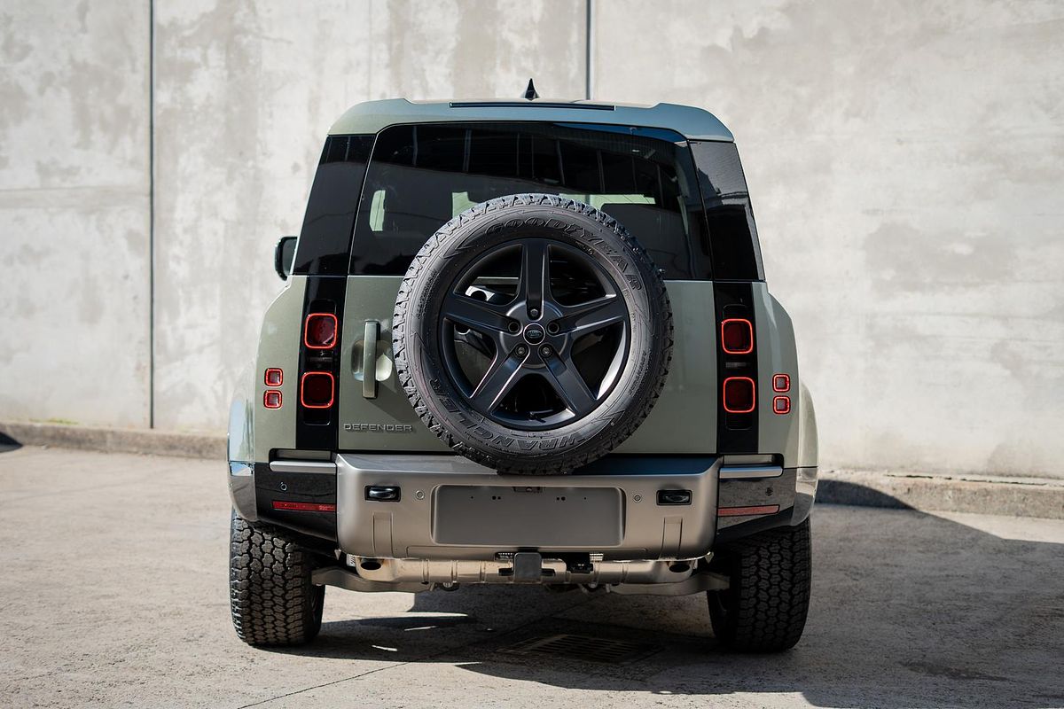 2024 Land Rover Defender 90 P400 X-Dynamic SE L663