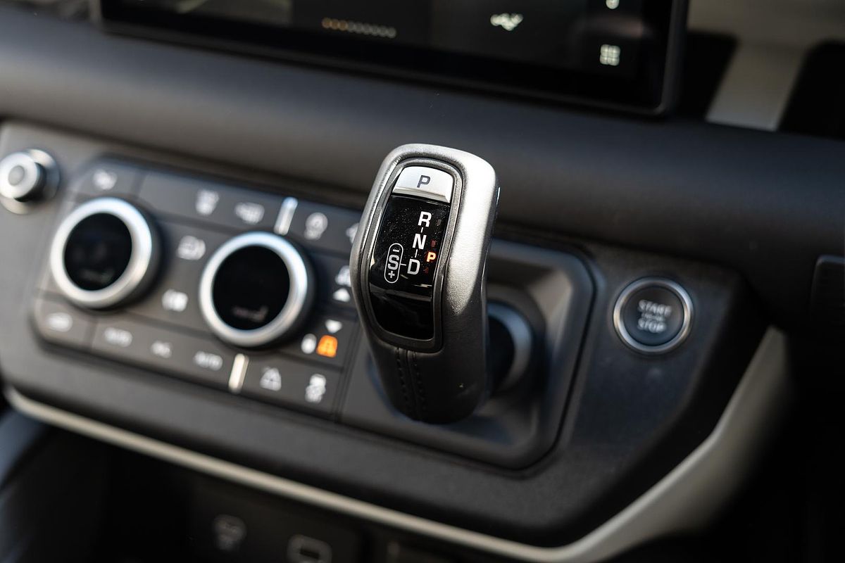 2024 Land Rover Defender 90 P400 X-Dynamic SE L663