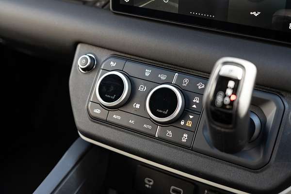 2024 Land Rover Defender 90 P400 X-Dynamic SE L663