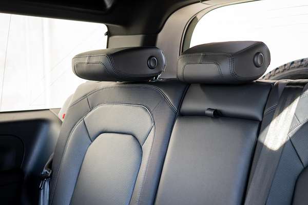 2024 Land Rover Defender 90 P400 X-Dynamic SE L663