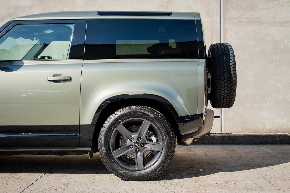 2024 Land Rover Defender 90 P400 X-Dynamic SE L663
