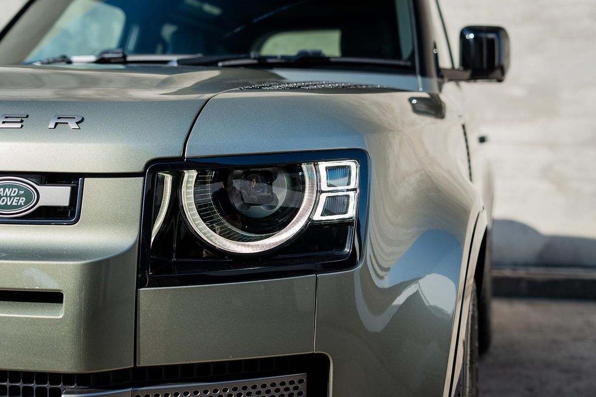 2024 Land Rover Defender 90 P400 X-Dynamic SE L663