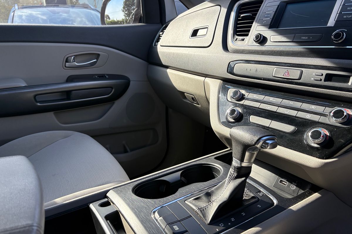 2017 Kia Carnival S YP