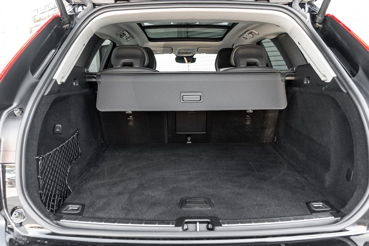 2023 Volvo XC60 Plus B5