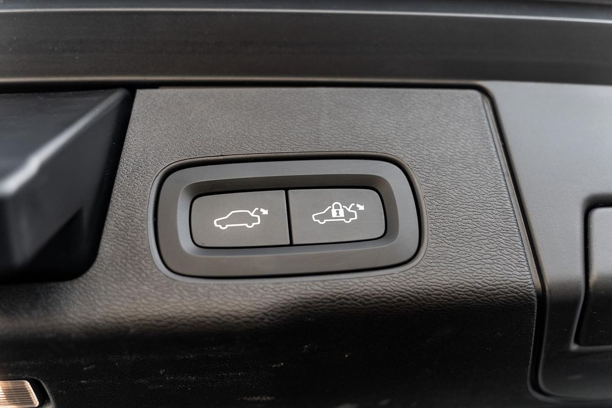 2023 Volvo XC60 Plus B5
