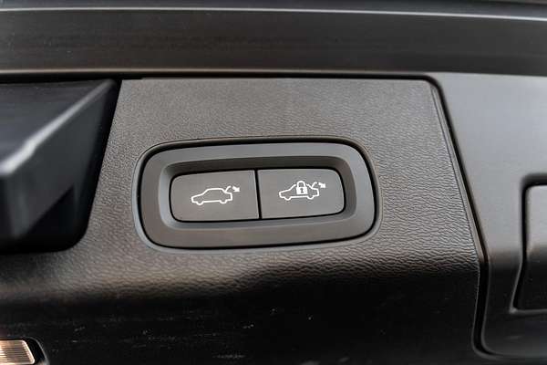 2023 Volvo XC60 Plus B5