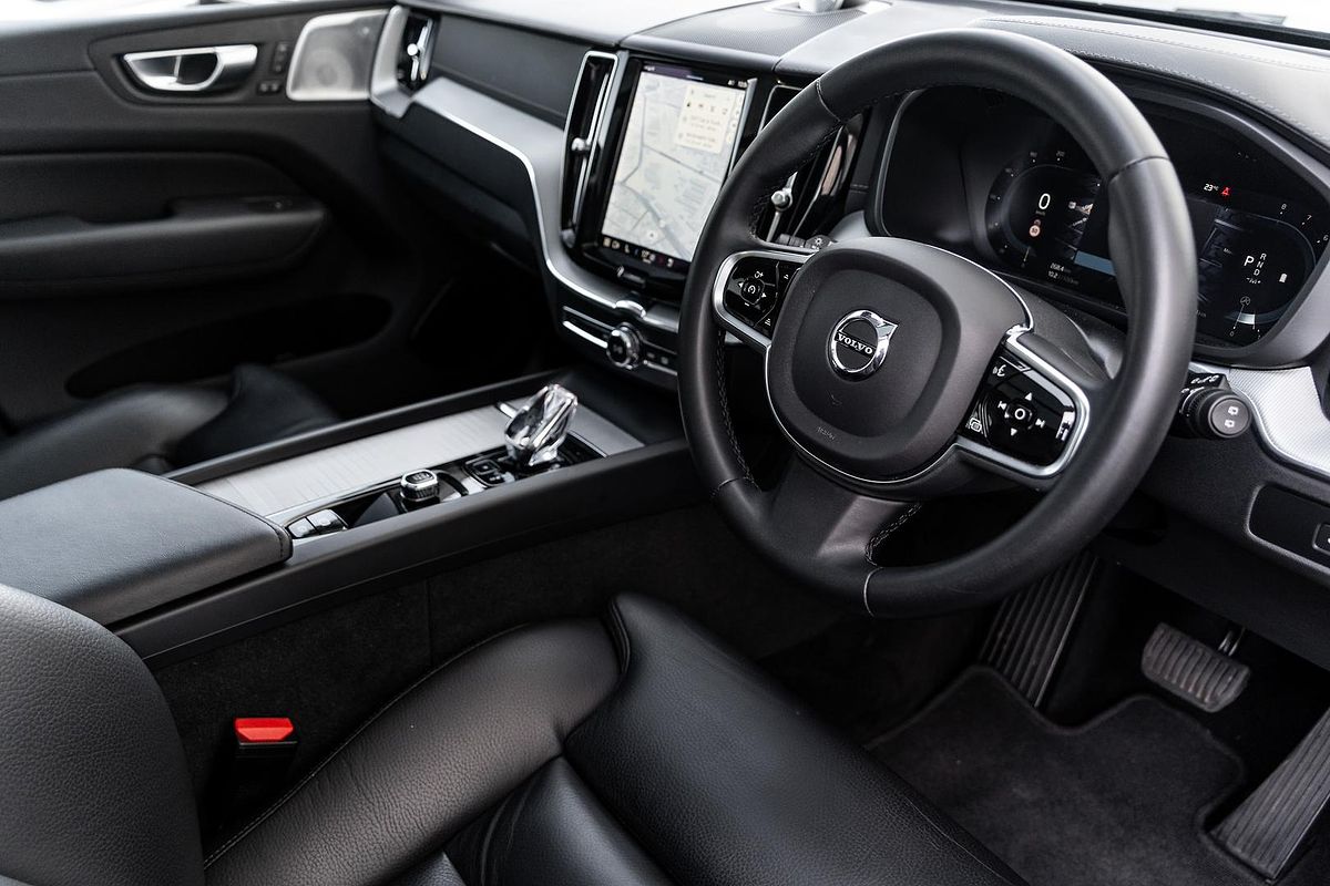 2023 Volvo XC60 Plus B5