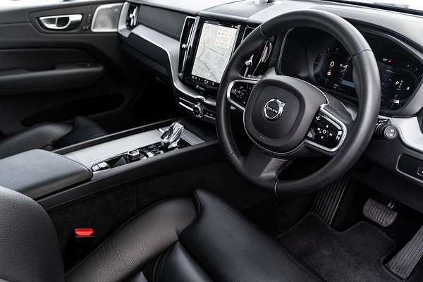 2023 Volvo XC60 Plus B5