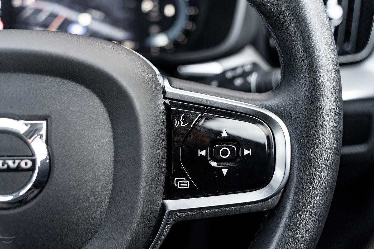 2023 Volvo XC60 Plus B5