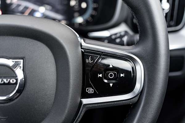 2023 Volvo XC60 Plus B5