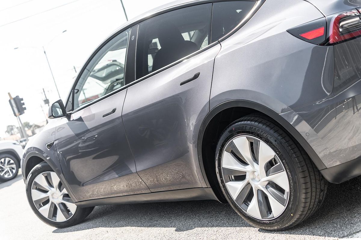 2023 Tesla Model Y Rear-Wheel Drive