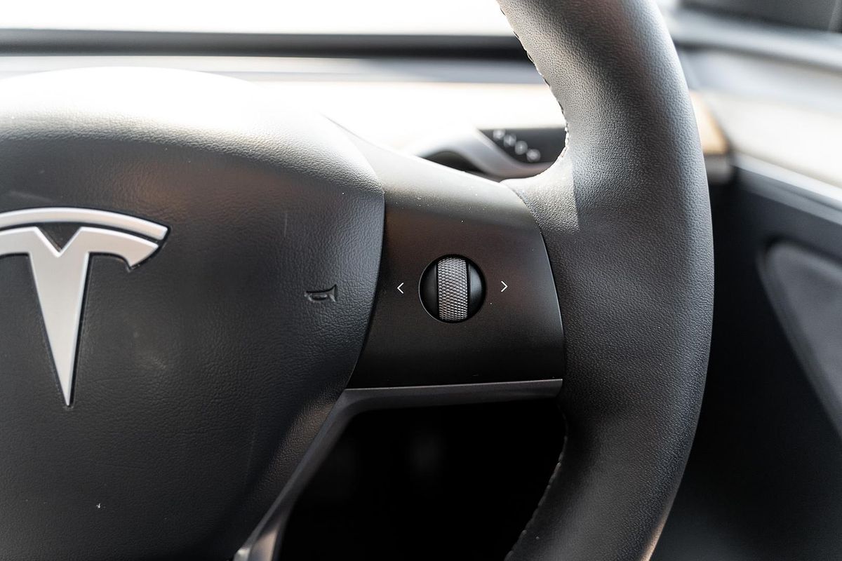 2023 Tesla Model Y Rear-Wheel Drive