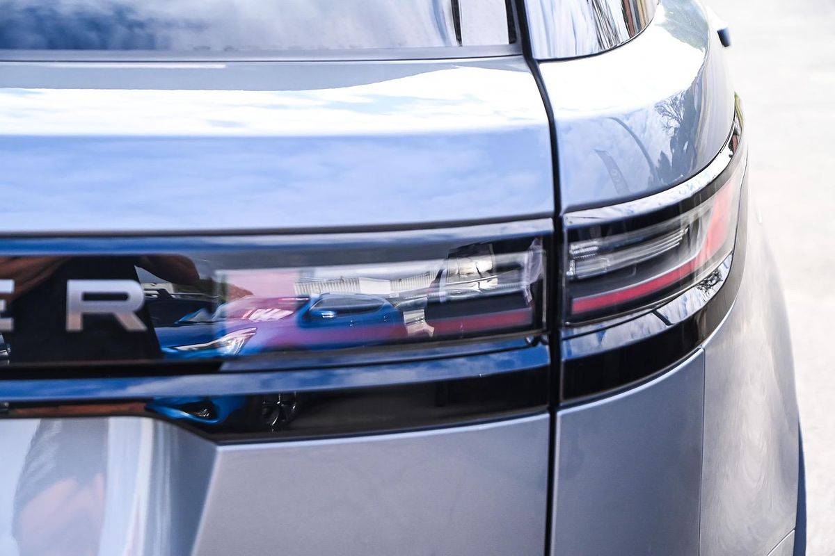 2023 Land Rover Range Rover Velar P250 Dynamic SE L560