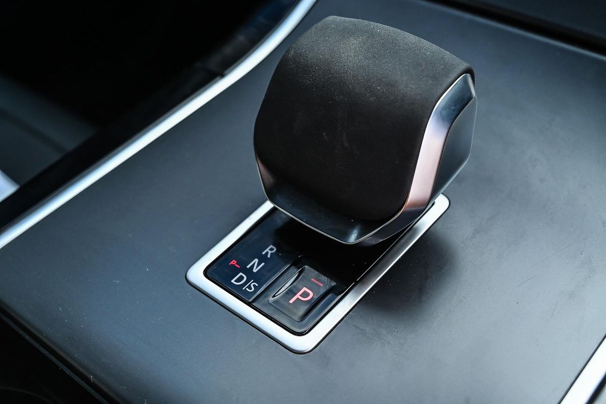 2023 Land Rover Range Rover Velar P250 Dynamic SE L560
