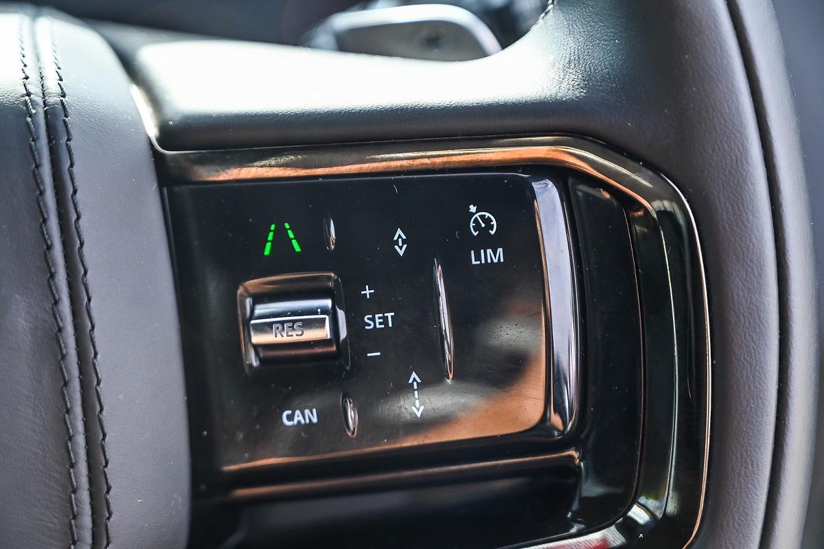 2023 Land Rover Range Rover Velar P250 Dynamic SE L560