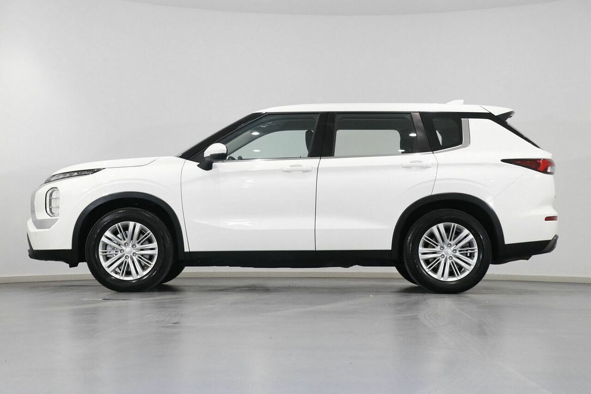 2023 Mitsubishi Outlander ES ZM