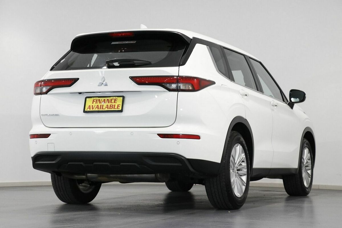 2023 Mitsubishi Outlander ES ZM