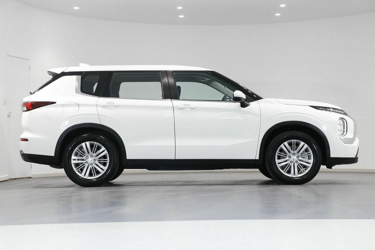 2023 Mitsubishi Outlander ES ZM