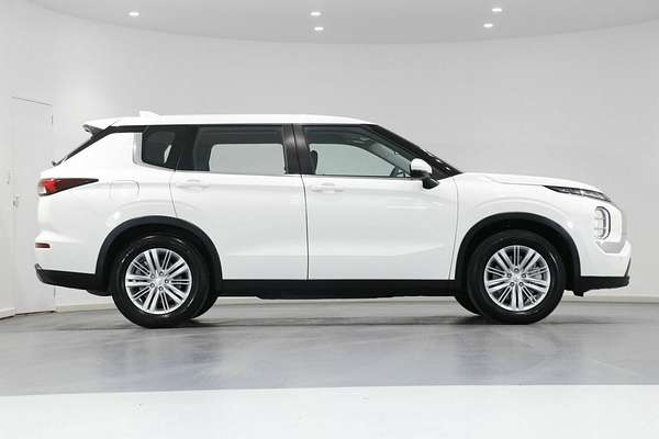 2023 Mitsubishi Outlander ES ZM