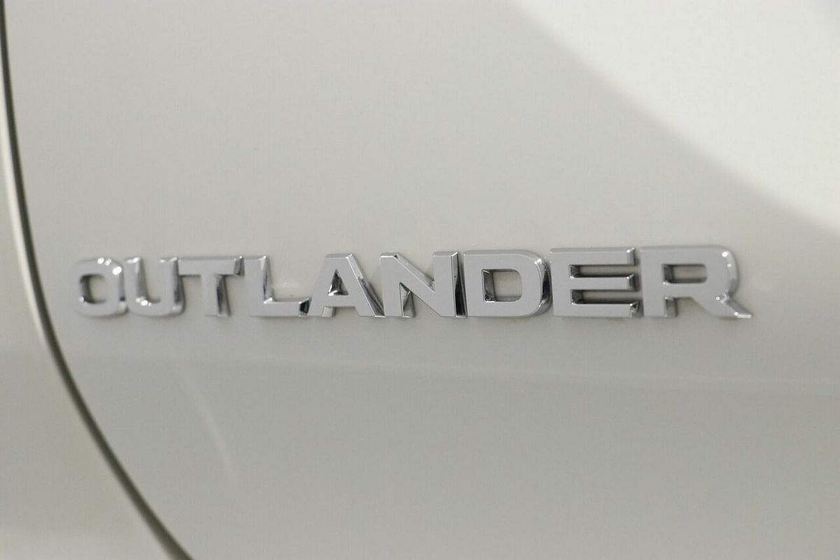 2023 Mitsubishi Outlander ES ZM